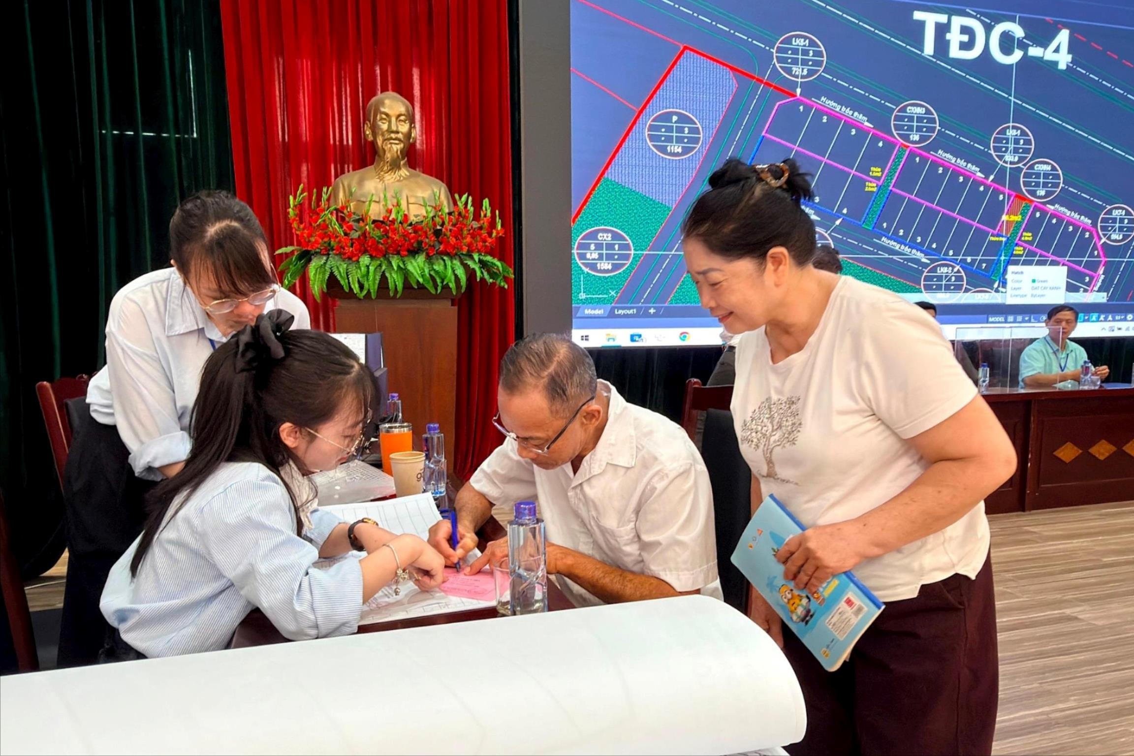 Xã Phúc Thịnh tổ chức bốc thăm đất tái định cư phục vụ Dự án đường Vành đai 3