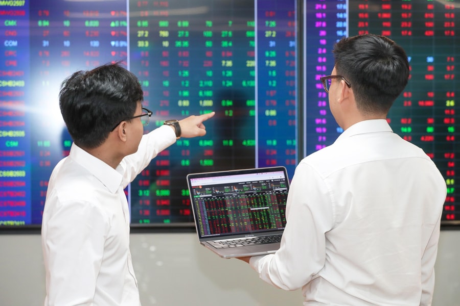 Nguyên nhân nào khiến thanh khoản chứng khoán suy giảm mạnh?